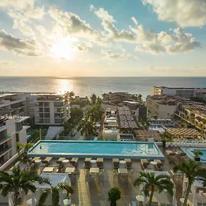 The Reef 28 & (adults Only) Hotel
